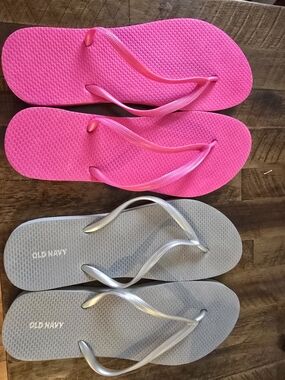 Old Navy Pink and Light Gray Flip Flop Duo